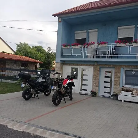 Kekhaz Vendeghaz Écs