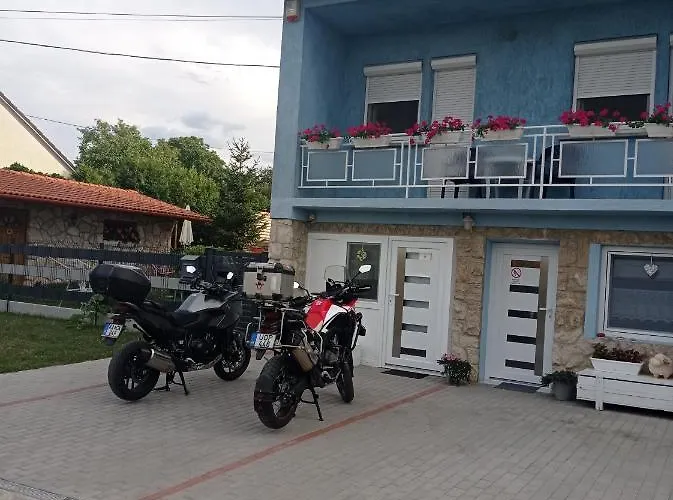 Kekhaz Vendeghaz Écs